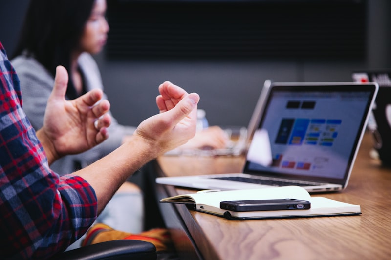 Headline do LinkedIn: Fórmulas e Exemplos que Atraem Clientes